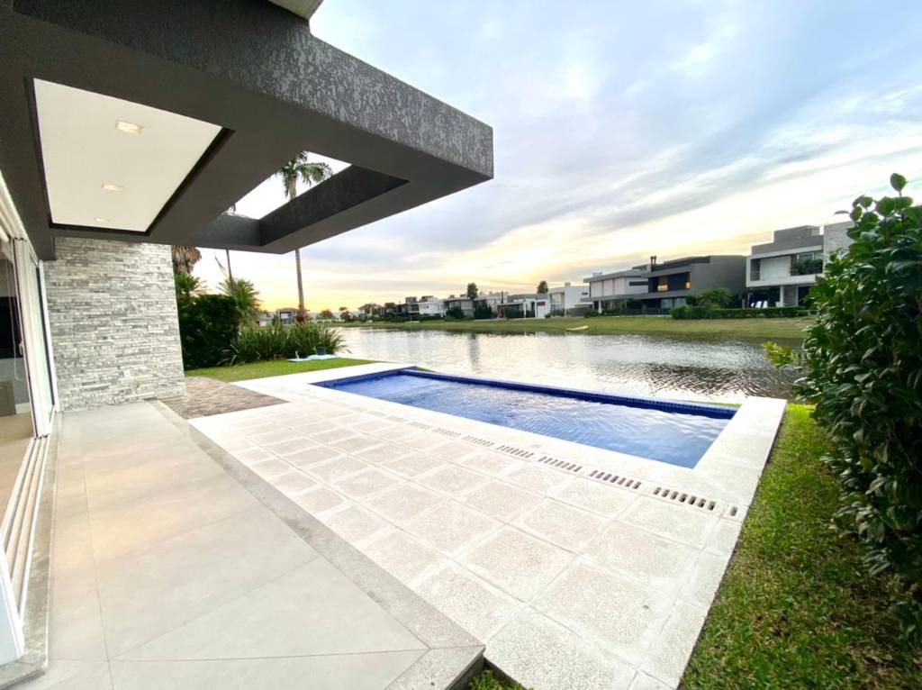 Casa em Condomínio 5 dormitórios em Xangri-lá | Ref.: 5942