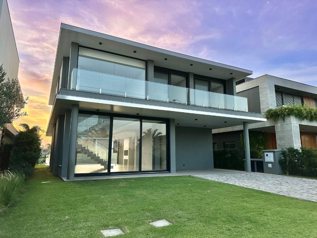 Casa em Condomínio 5 dormitórios em Xangri-lá | Ref.: 9817